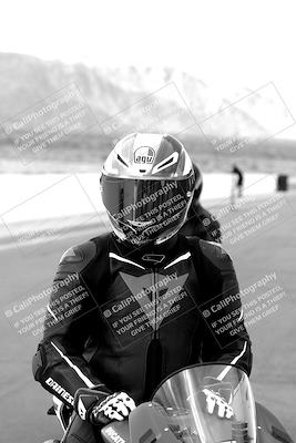 media/Mar-28-2022-Superbike Trackdays (Mon) [[b8603d0f67]]/Around the Pits/